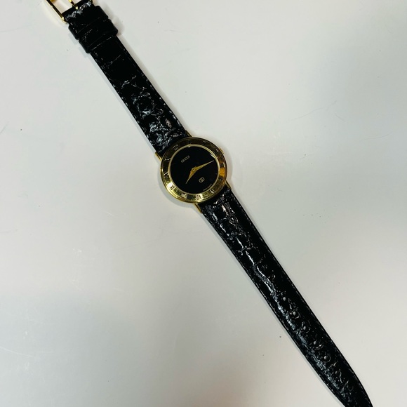 Gucci Vintage Authentic Gold Plated 3000L Genuine Leather Swiss Quartz Watch - Picture 1 of 15